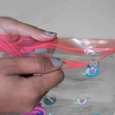 Os benefícios dos sacos ziplock na proteção de roupas contra umidade e poeira