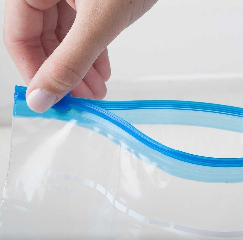 Sacos plásticos com fechamento zip lock: praticidade e organização para sua rotina